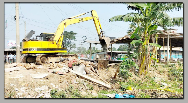 হবিগঞ্জে শায়েস্তাগঞ্জে মহাসড়কের পাশে অবৈধ স্থাপনা উচ্ছেদ