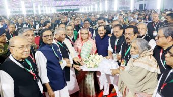 শেখ হাসিনা আ’লীগের সভাপতি, ওবায়দুল কাদের সাধারণ সম্পাদক, ফুলেল শুভেচ্ছা