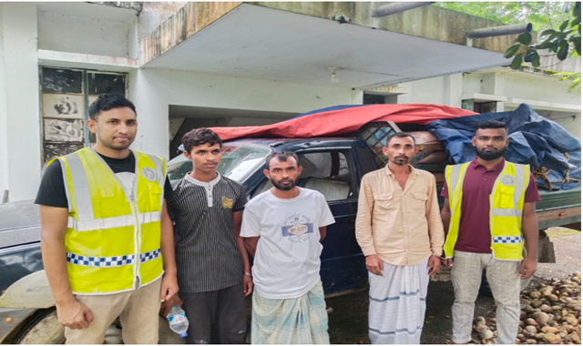 ছাতকে ৩ হাজার কেজি ভারতীয় চিনিসহ ৩ জনকে আটক করেছে পুলিশ