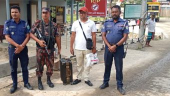 এনায়েতগঞ্জ ইউনিয়ন পরিষদের চেয়ারম্যান সীমান্ত দিয়ে দেশ ছাড়ার সময় আটক