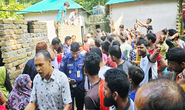 পরকীয়ার সন্দেহে এক ব্যবসায়ীকে কুপিয়ে হত্যা