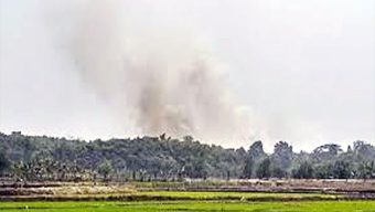 মিয়ানমারের রাখাইন রাজ্যের মংডু টাউনশিপে একের পর এক বিস্ফোরণের শব্দে কাঁপছে কক্সবাজার