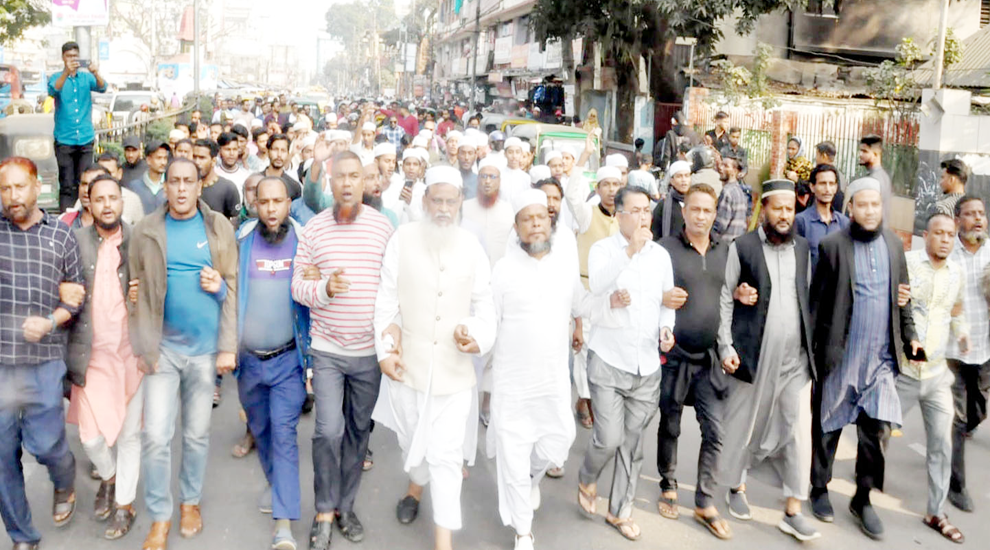 সিলেট জেলা প্রশাসক কার্যালয়ের সামন থেকে ম্যুরাল অপসারণের আল্টিমেটাম